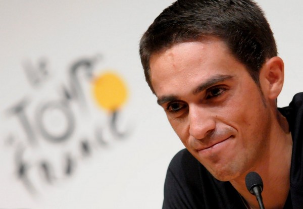 Photo: Contador tries to beat Argos-Shimano.