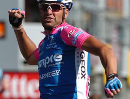 Petacchi wins Giro stage 2. Cavendish angry in pink.