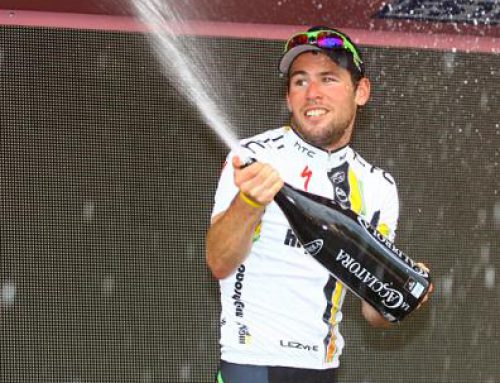 Cavendish gets his Giro stage win. Petacchi miscalculates.